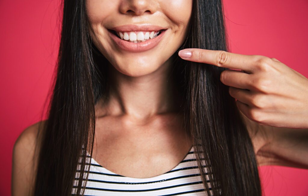 Erosão Dentária: Como é que os sumos naturais, café e águas com gás desgastam os dentes